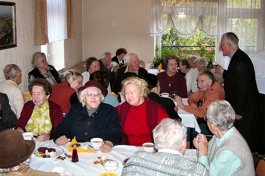 Pfarre Katzelsdorf - Seniorensonntag 2004
