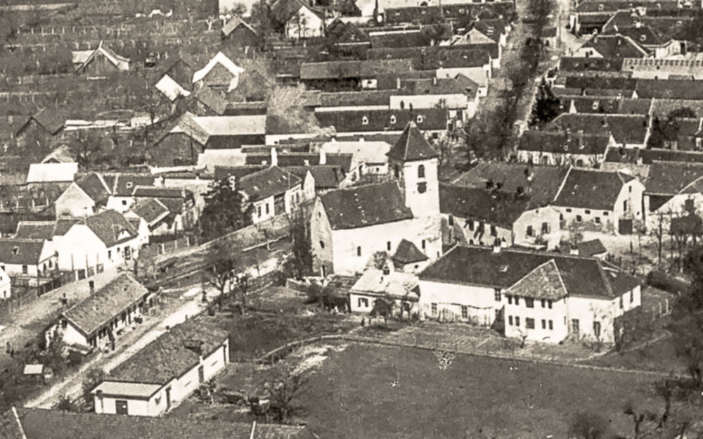 Bildvergleich Katzelsdorf: Luftbild in Richtung Norden  ~1940 und 2010